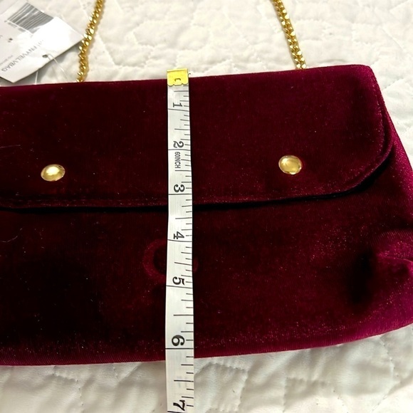 Guess Women’s Burgandy evening purse with chain strap and metal front snap. - Picture 8 of 10